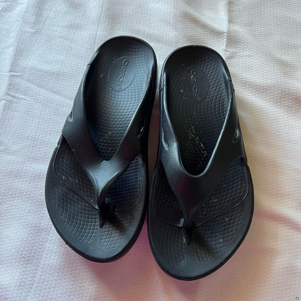 Oofos womens  Black Sandals